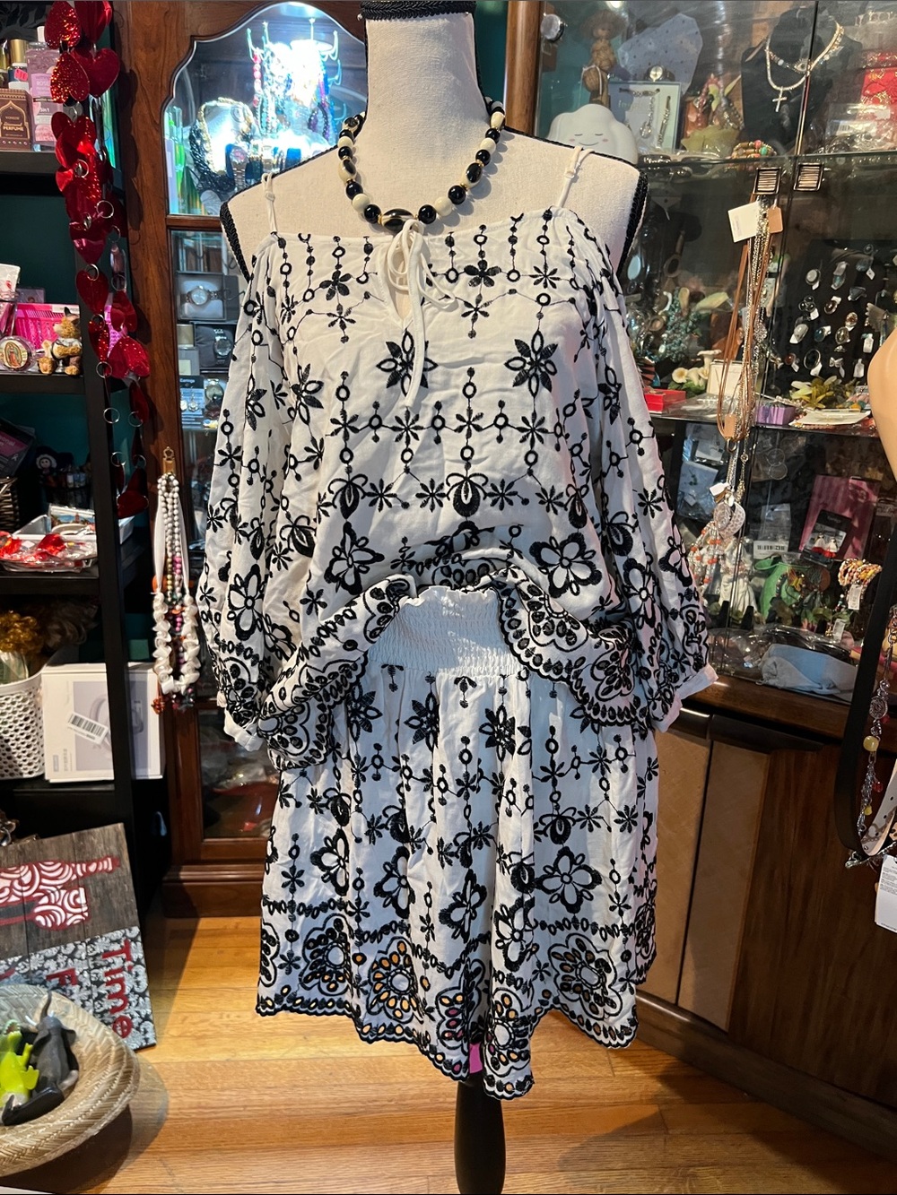 White and Black Floral Off-Shoulder 2pcs sets